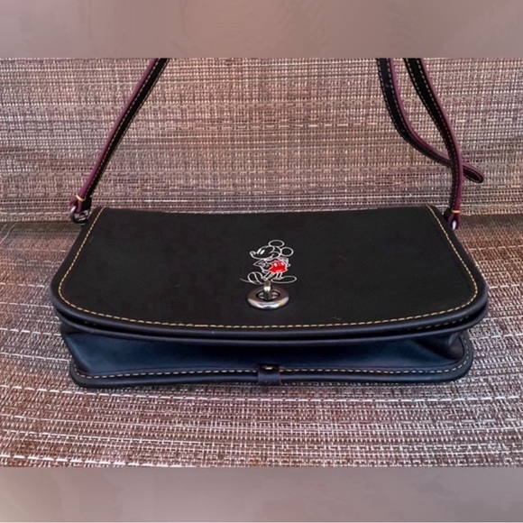 Coach x Disney Dinky w/ Minnie Kisslock Coin Purse - Picture 3 of 11